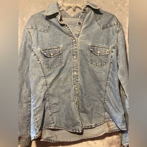 Levi Strauss jean button up jacket. Women’s size large. Beautiful white buttons.
